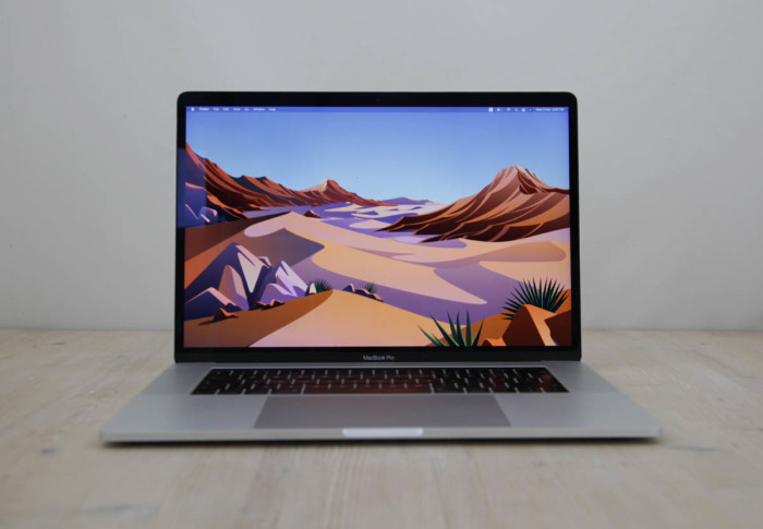 MacBook Pro 15" Core i7 (4 πυρήνες) 2.9Ghz (Mid 2017 / Dual Graphics / Touch Bar)