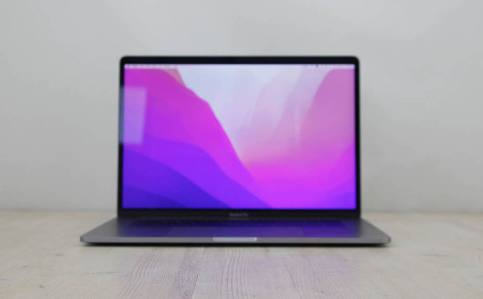 MacBook Pro 15" Core i7 (4 πυρήνες) 2.8Ghz (Mid 2017 / Dual Graphics / Touch Bar)
